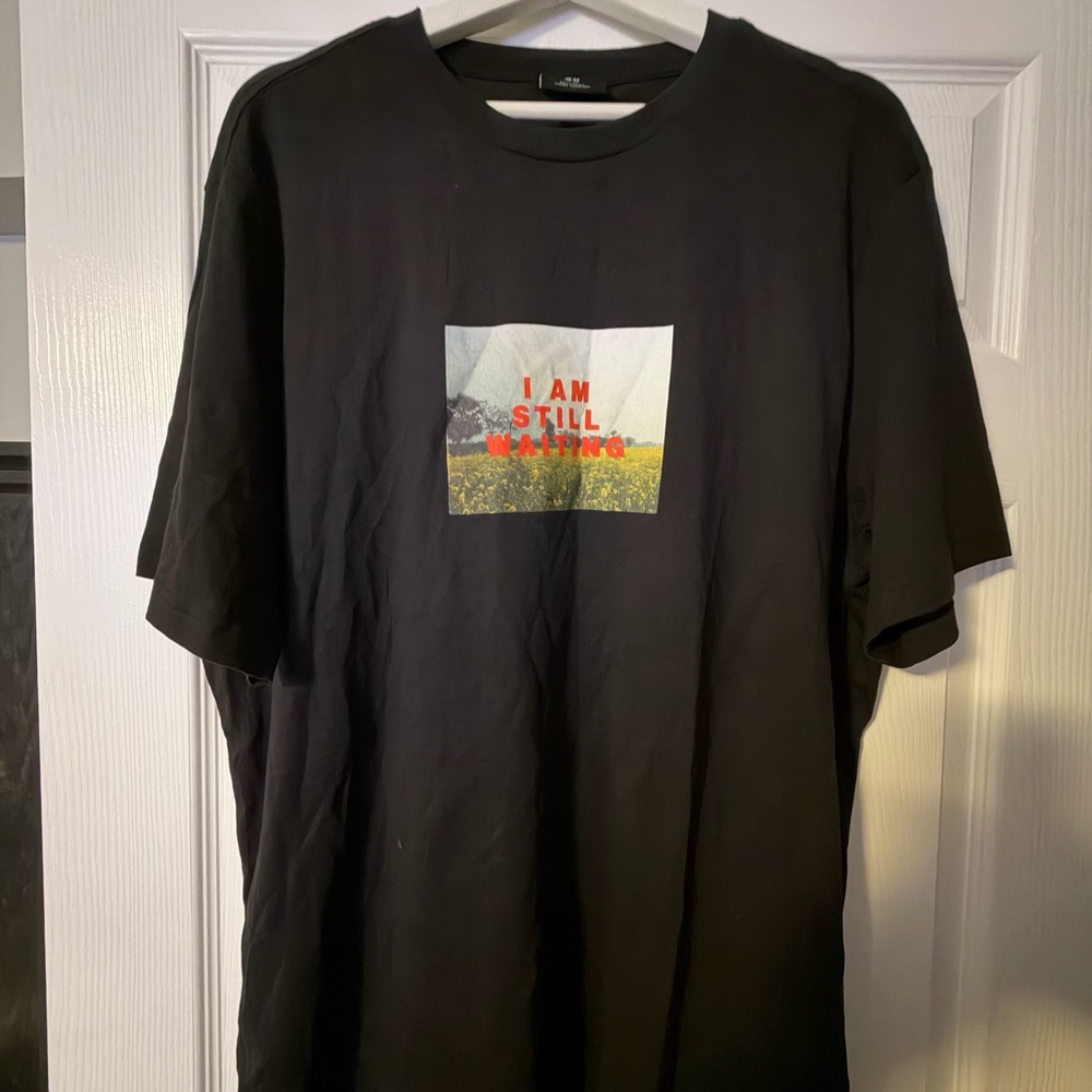 H&M Black Graphic Tee - Short Sleeve